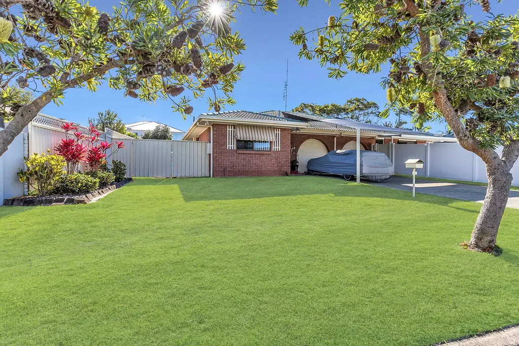 1/4 Russell Court, Miami, QLD 4220
