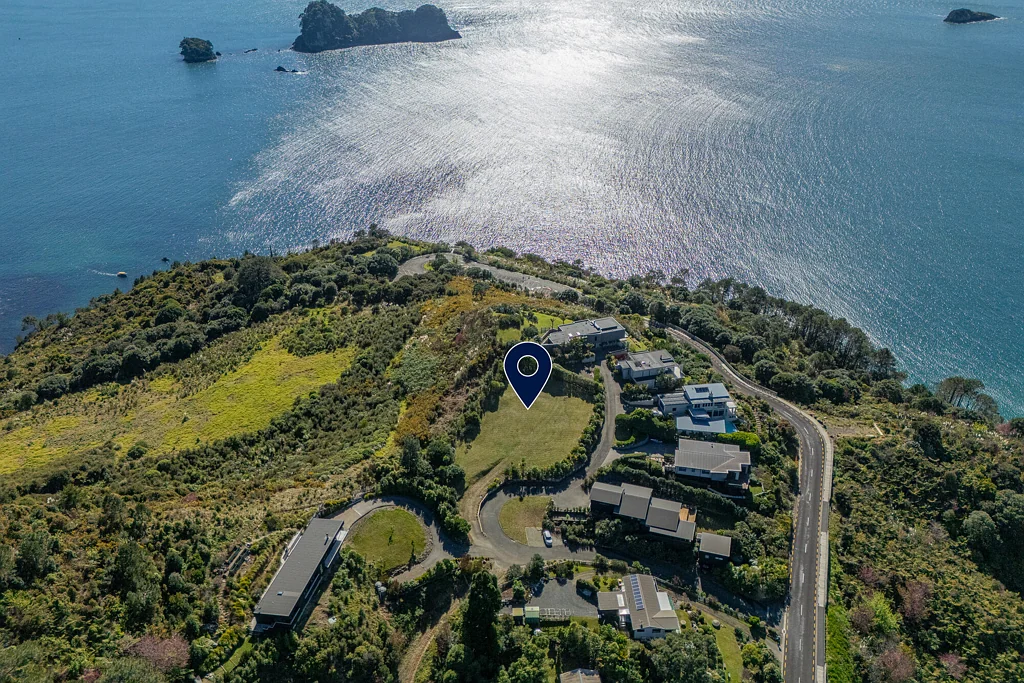 Hahei  A rare Hahei perspective – dual coastal views