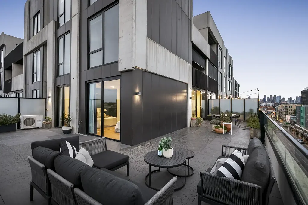 Brunswick East 2कमरा First-Class Living with Penthouse Proportions