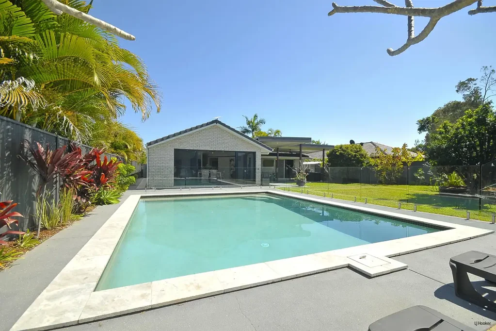 Varsity Lakes 4ਬੈੱਡਰੂਮ Large Family Retreat - Central Location - Move in ready