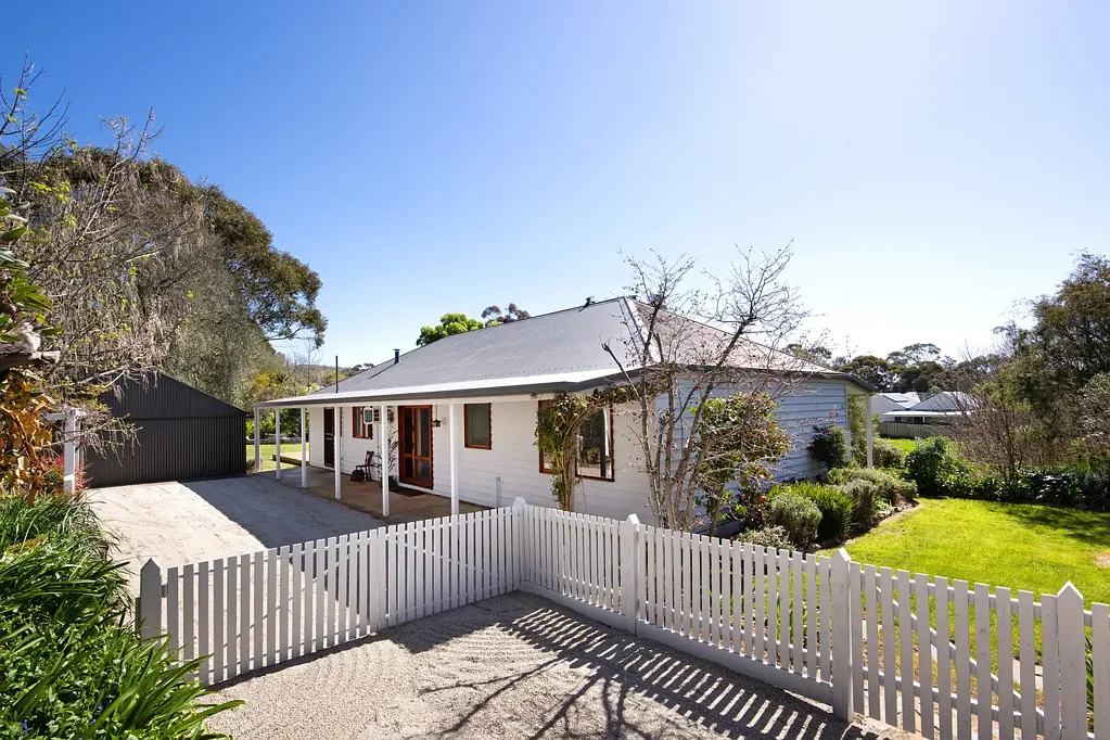 Maldon 3બેડરૂમ Soaring raked ceilings and sanctuary garden in a prized Maldon position
