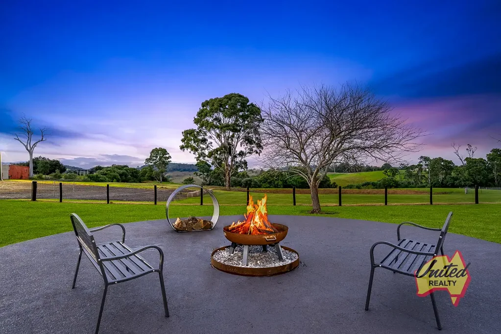 Razorback 6Phòng ngủ Beautifully Renovated Family Home on 9.88 Acres* with Panoramic Views, Massive Sheds + Studio