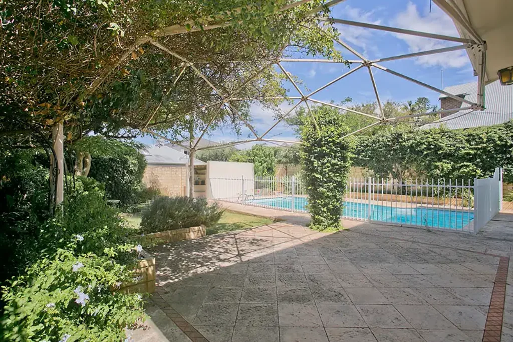 LARGE FAMILY BEACH HOME!!!