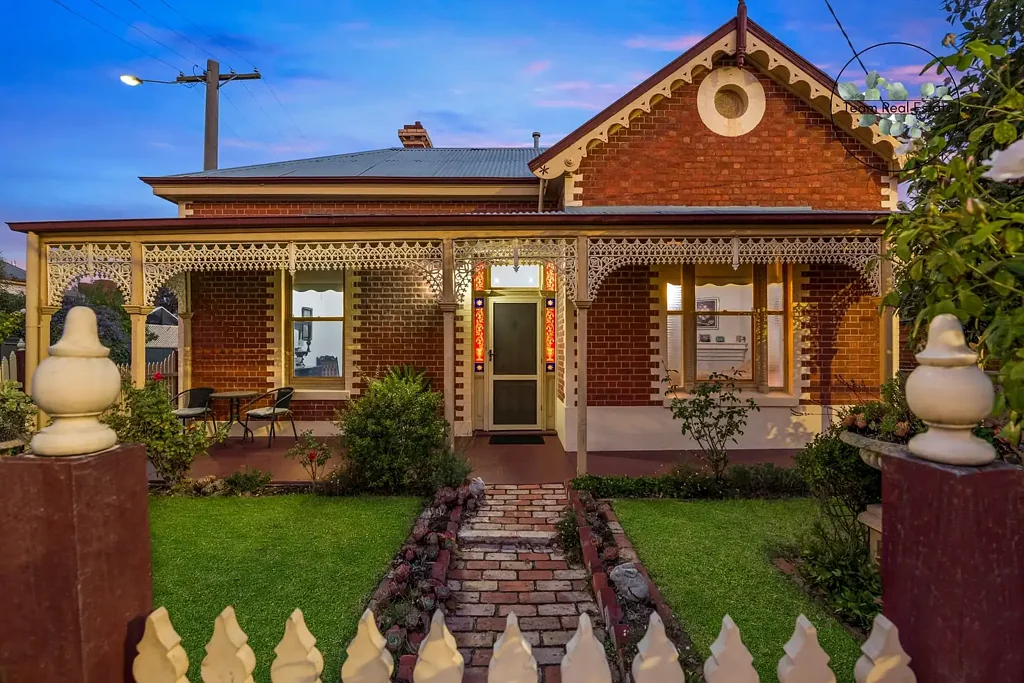 Bendigo 4ਬੈੱਡਰੂਮ Lovely Victorian near Bendigo’s Art Precinct Circa 1880