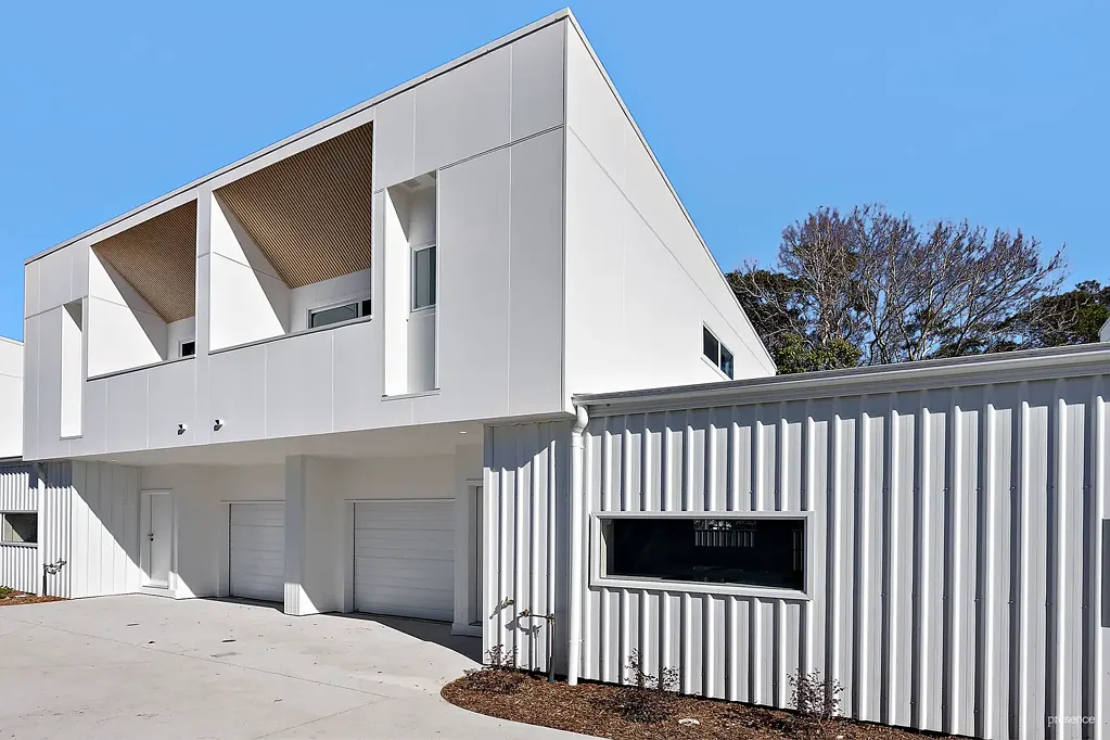 STYLISH BRAND NEW TOWNHOME WITH AIR CONDITIONING, ENSUITE & SINGLE GARAGE