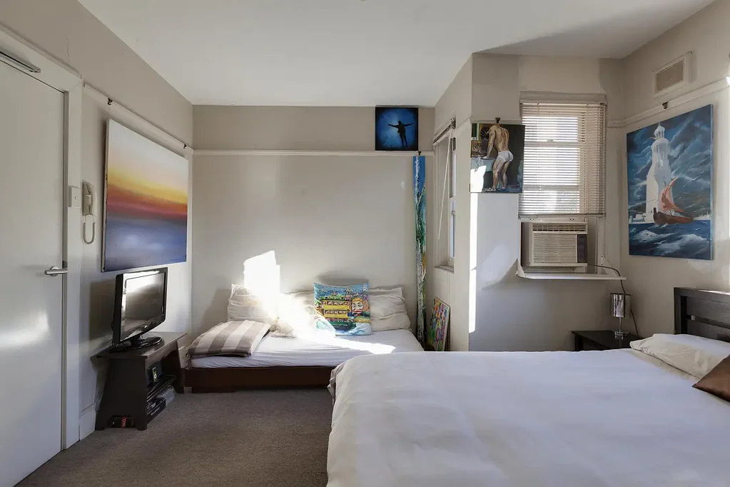 Bright top-floor Art Deco studio in The Rutland