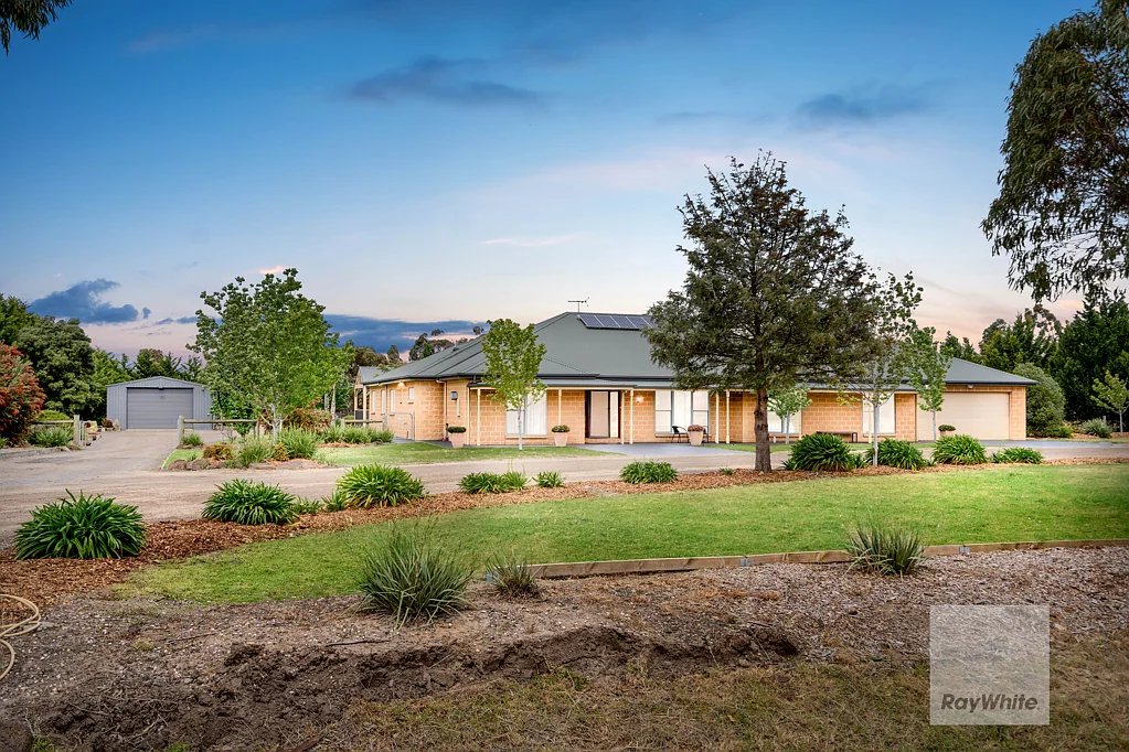 5 Oldbury Avenue, Sunbury, VIC 3429