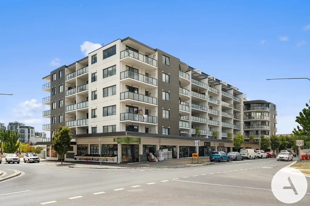 Gungahlin 1部屋 89 m2 Oversized 1 bedroom + Study living at its finest - Ready for Move In!