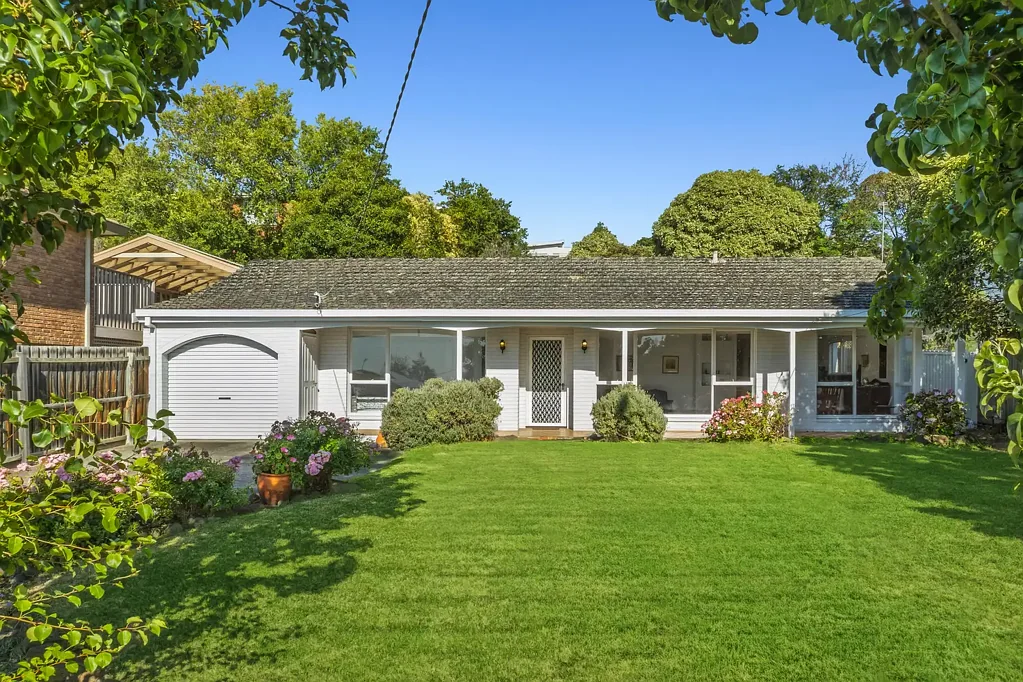28 Linton Lane, Highton, VIC 3216