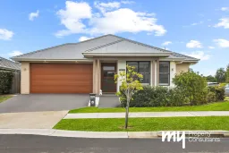 31 COURTNEY LOOP, Oran Park