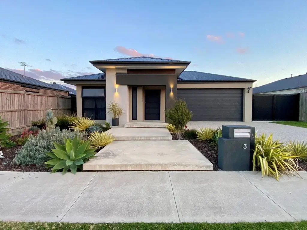 Officer 4ਬੈੱਡਰੂਮ Luxury Living with Display Home Quality!