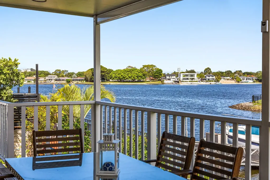 Mermaid Waters 4침실 Rare Lake Wonderland Waterfront Opportunity