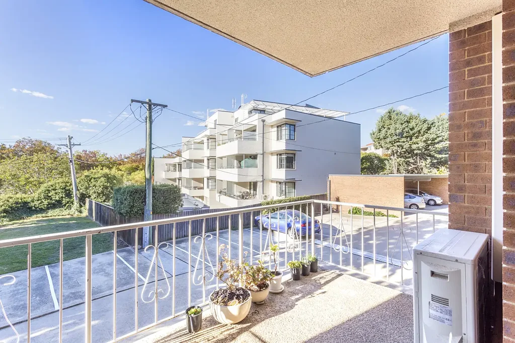 Stylish Inner-South Living on Canberra Avenue