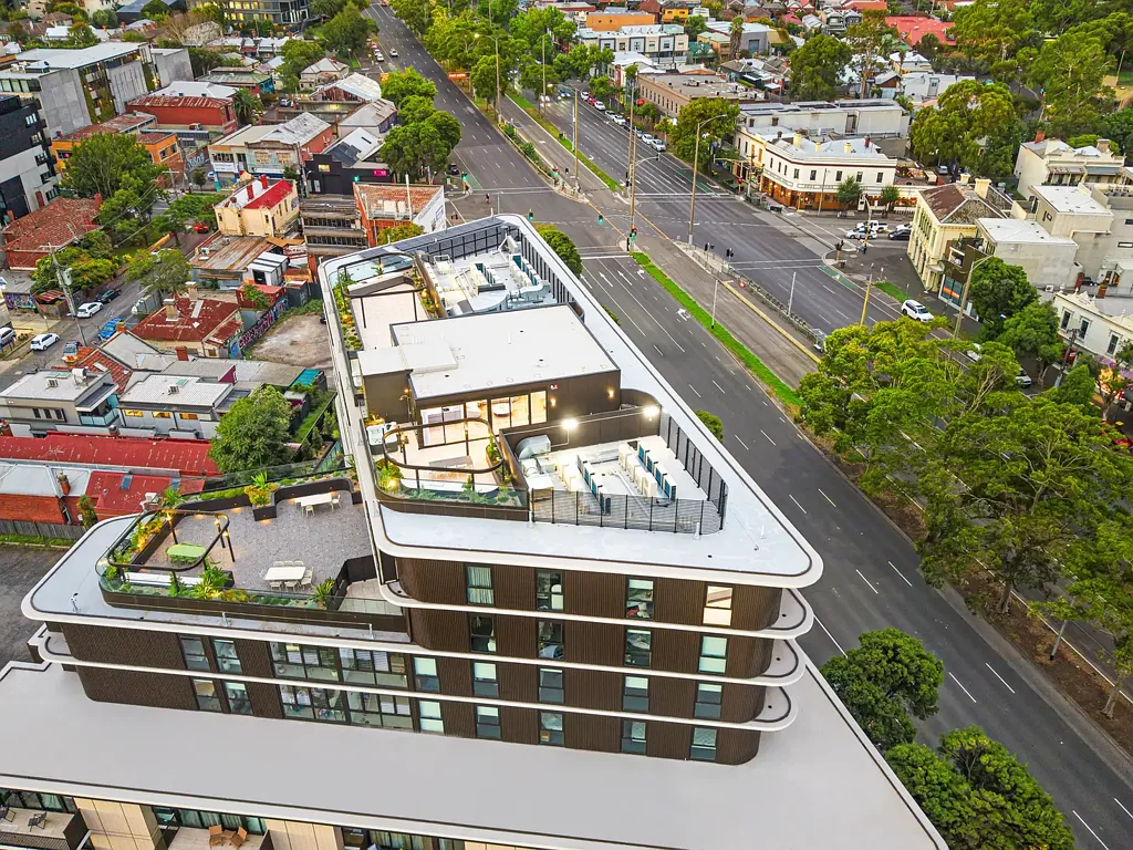 St Kilda 3房 林荫大道地标 顶层双公寓 海湾城市景观 高端厨房 三卧主套房 停车位 健身房 私人影院 精致海岸生活 Skyline Penthouses | 602&603/333 St Kilda Road, St Kilda