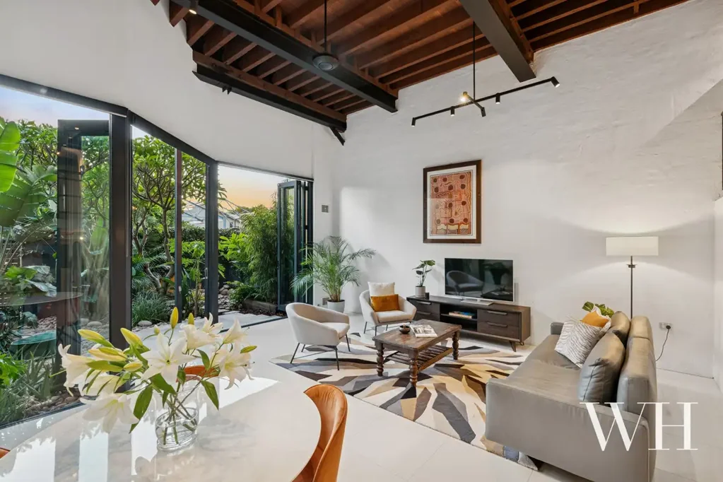 South Fremantle 5غرفة نوم Stunning Industrial Transformation: Soaring Spaces with Ocean Vistas