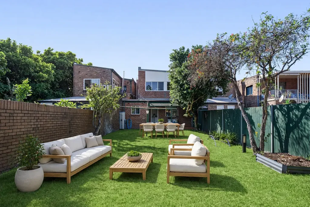 3 Bedroom Flat with Huge yard!