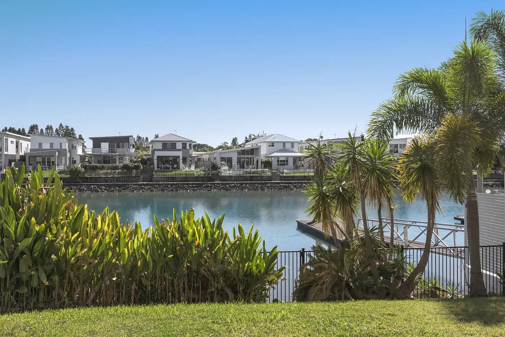 Hope Island 3房  Waterfront Resort-Style Living in Prestigious Cova Estate – Modern Family Comfort Meets Ultimate Convenience