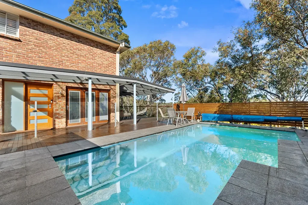 Mount Colah 4chambre Tranquil Family Sanctuary with Sweeping Bush Valley Views and Exceptional Outdoor Living (Access from 67 Beryl Avenue)