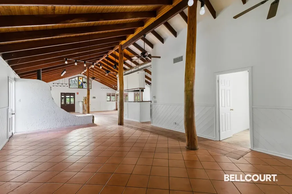 Naturaliste  Exclusive opportunity located on the main tourist route of Caves Road.