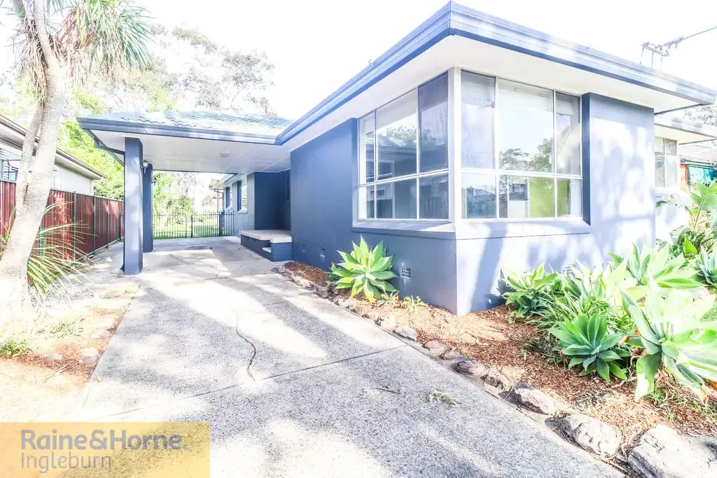 3 Bedroom, Inground Pool, Solar panels,  Large Family Home in the heart of Ingleburn !!