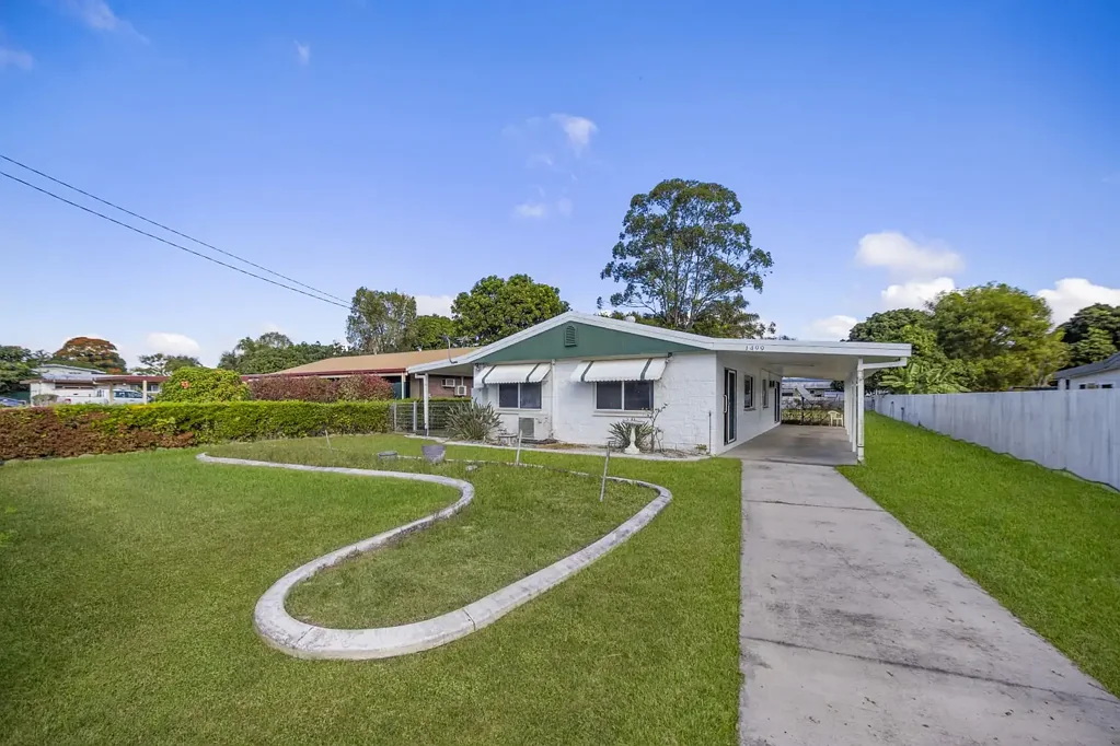 Kelso 3房  Rare 1,198m² Block – One Owner Home with Endless Potential
