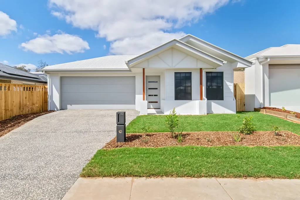 BRAND NEW SPACIOUS AND MODERN 4 BEDROOM HOME WITH DUCTED AIR CON AVAILABLE NOW!