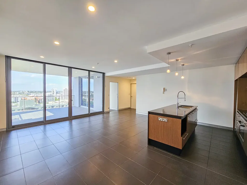 GREAT VALUE 1x1 IN EAST PERTH W/ POOL/GYM