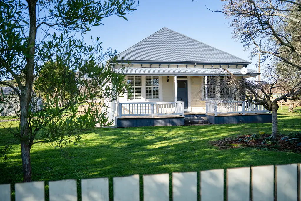 Cambridge Renovated Villa with Space, Close to Town!