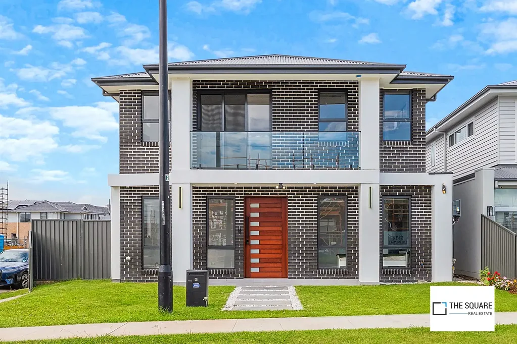 Architecturally Designed Luxury Living – 5 Bedroom + Separate Media