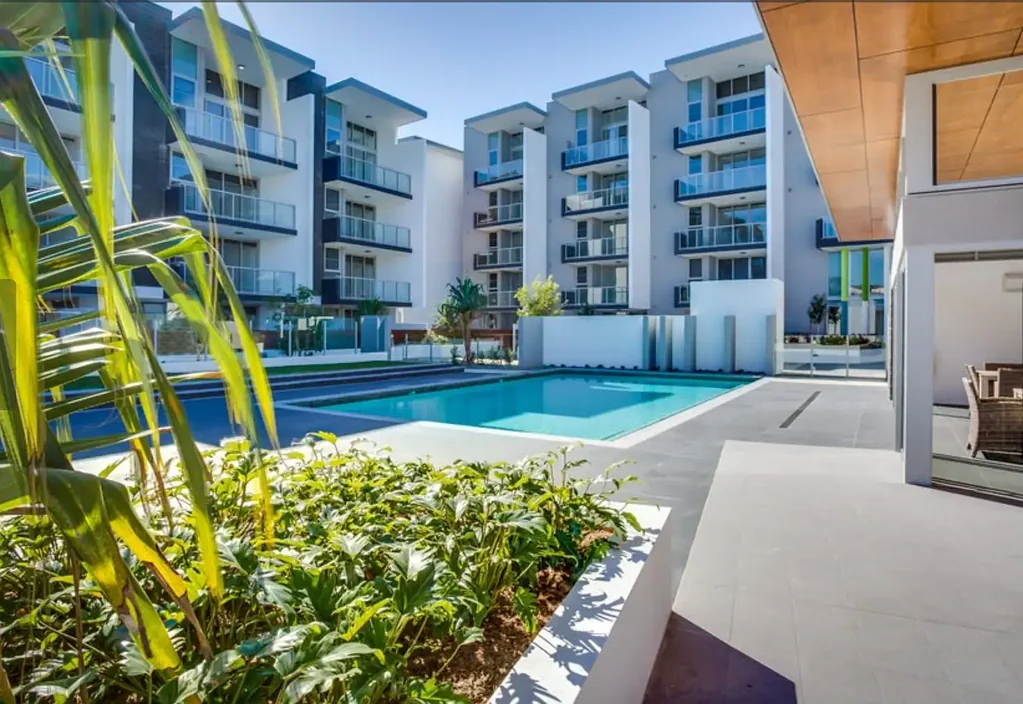 2 Bedroom at the Highly Sought After Varsity Waters Apartments!