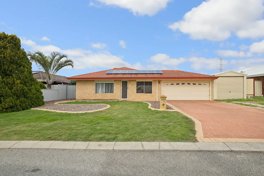 Caversham 4ਬੈੱਡਰੂਮ The Complete Family Package with Space, Lifestyle & an Incredible Workshop!