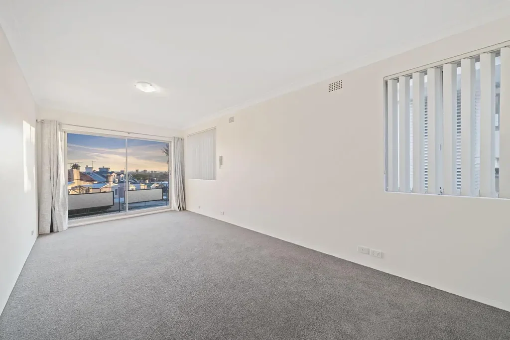 Centrally located studio with balcony
