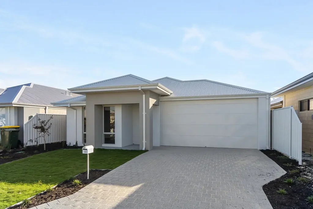 Brand New 4 Bed 2 Bath 2 Car Garage Family Home