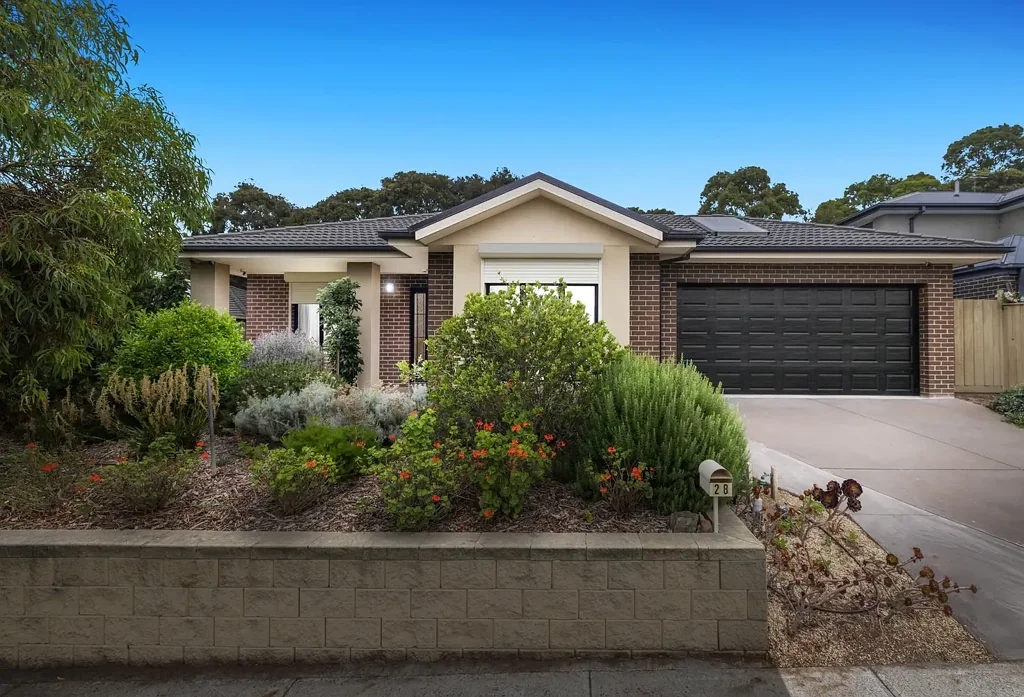 Cranbourne East 4房 Mayfield Estate 精心设计的家庭住宅，拥有卓越的街区魅力 Beautifully Designed Family Home with Exceptional Street Appeal in Mayfield Estate