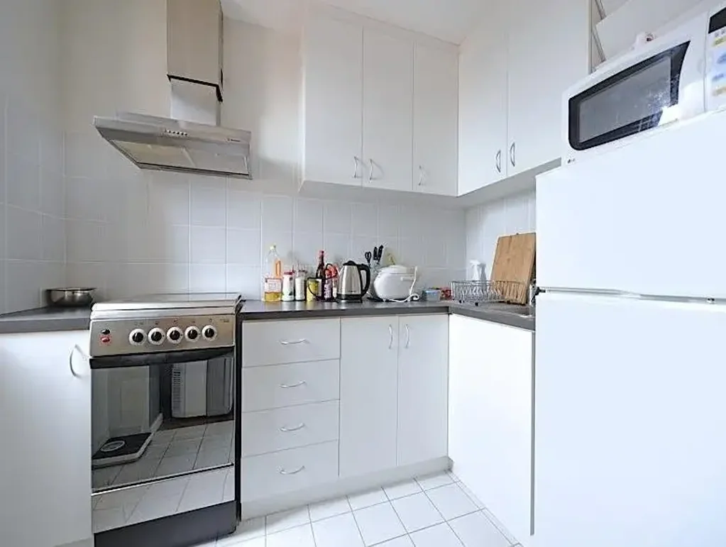 SECURE 1x1 APARTMENT IN GREAT LOCATION!