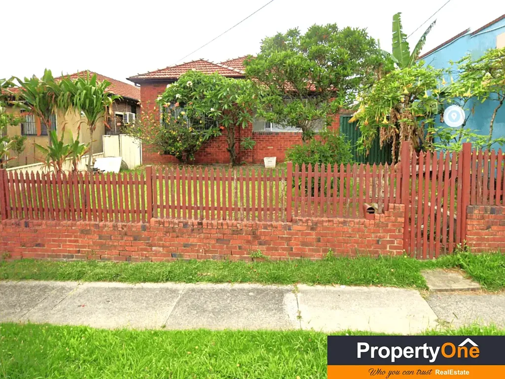 🏡 Full Brick Family Home in Prime Location at 592 Canterbury Road, Belmore for RENT. DON'T MISS OUT.