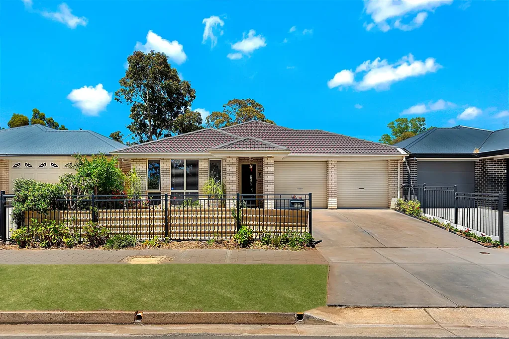 Smithfield Plains 4침실 Style, Space & Functionality - The Perfect First Family Home