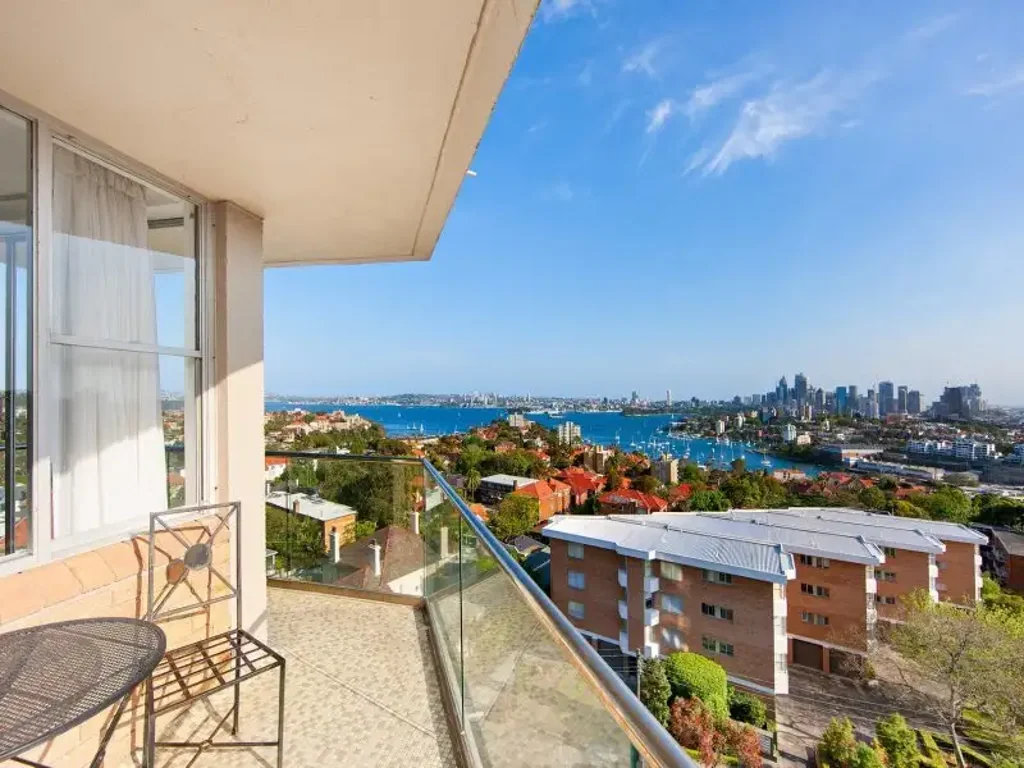Incredible North facing views in a fresh apartment