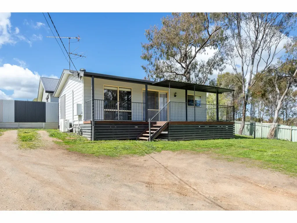 594 Osborne Street, Lavington, NSW 2641