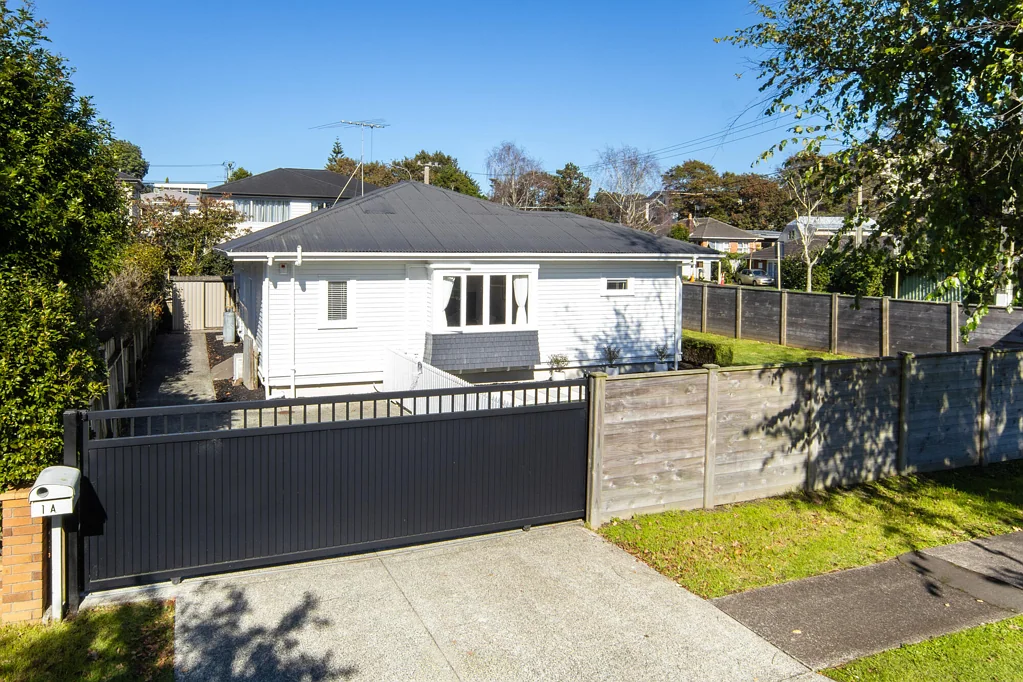 Royal Oak 3Zimmer Timeless Character, Modern Ease on Freehold 468sqm
