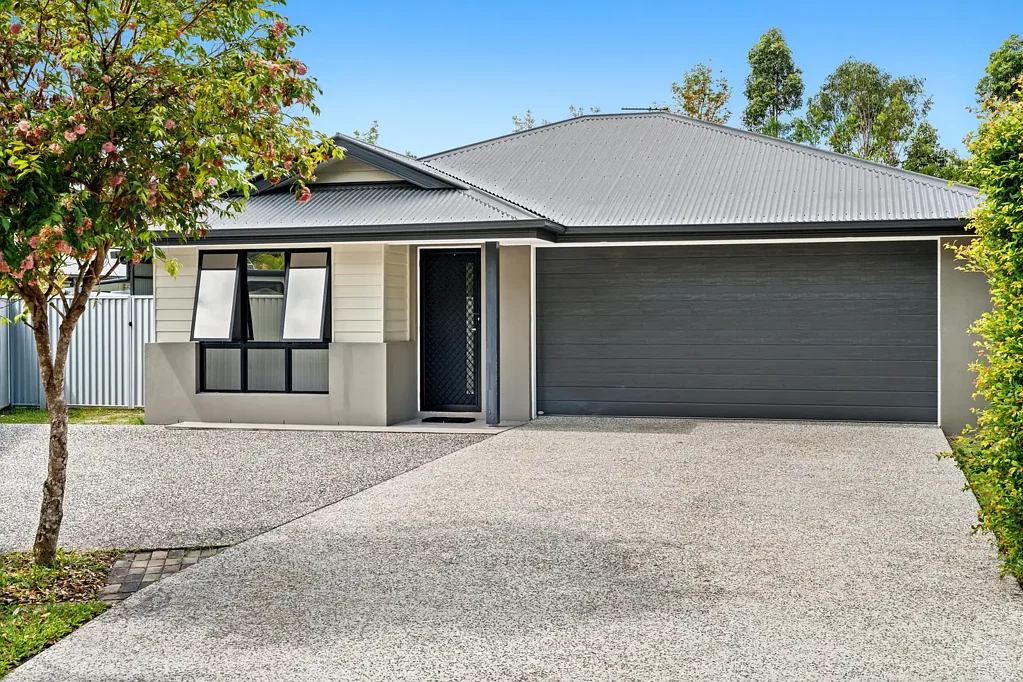 Landsborough 4Kwarto Large, Modern Home with Pool, Shed & In a Family Friendly Estate!