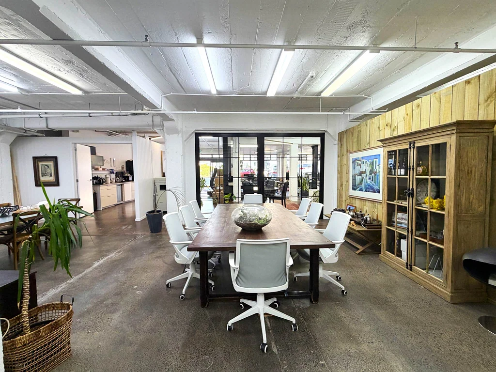 Newmarket  BROADWAY OFFICE / SHOWROOM