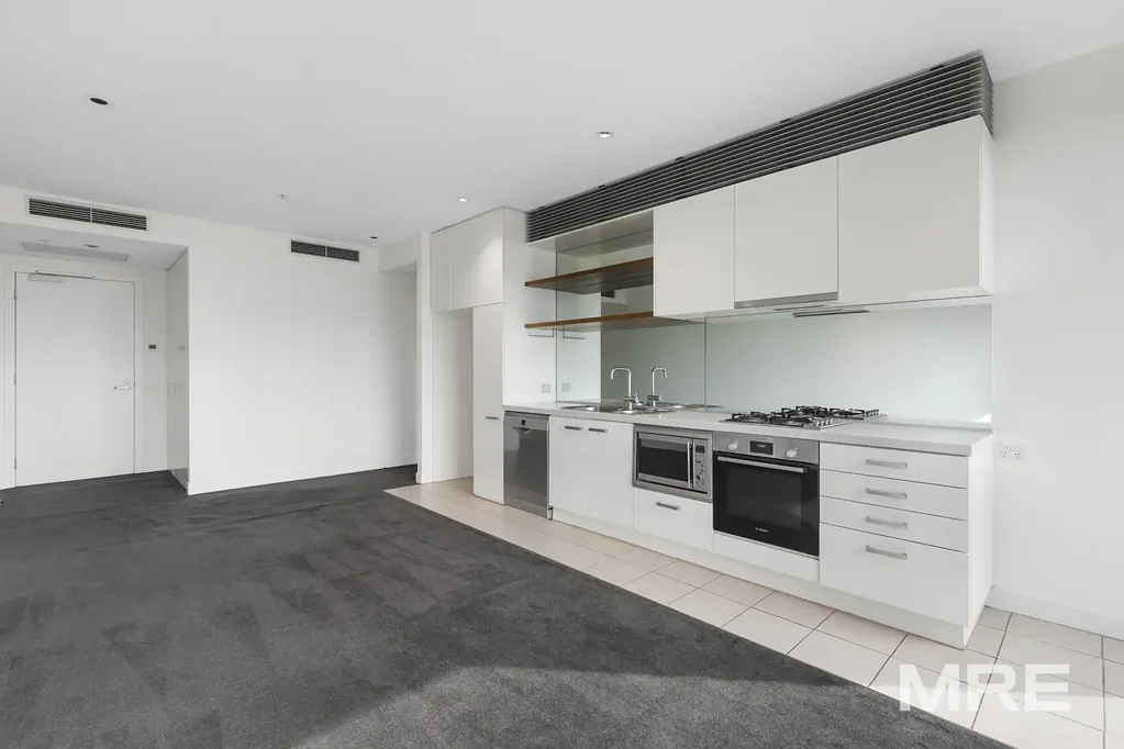 Stunning one bedroom apartment with study
