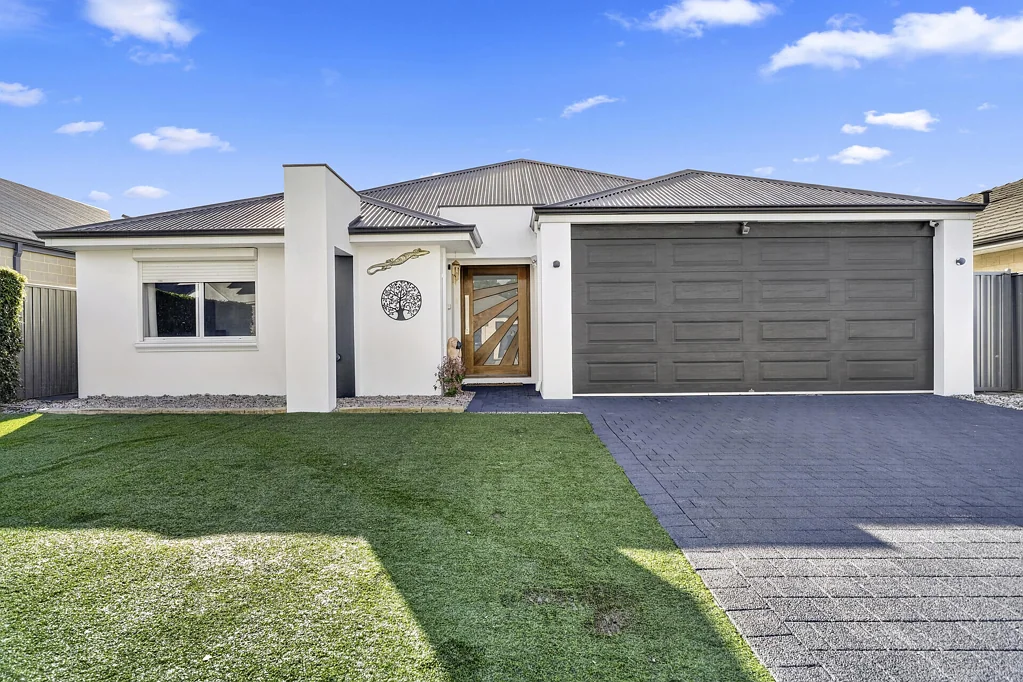 Aveley 4침실 Stylish, Secure & Move-In Ready – Modern Family Living in the Heart of Aveley