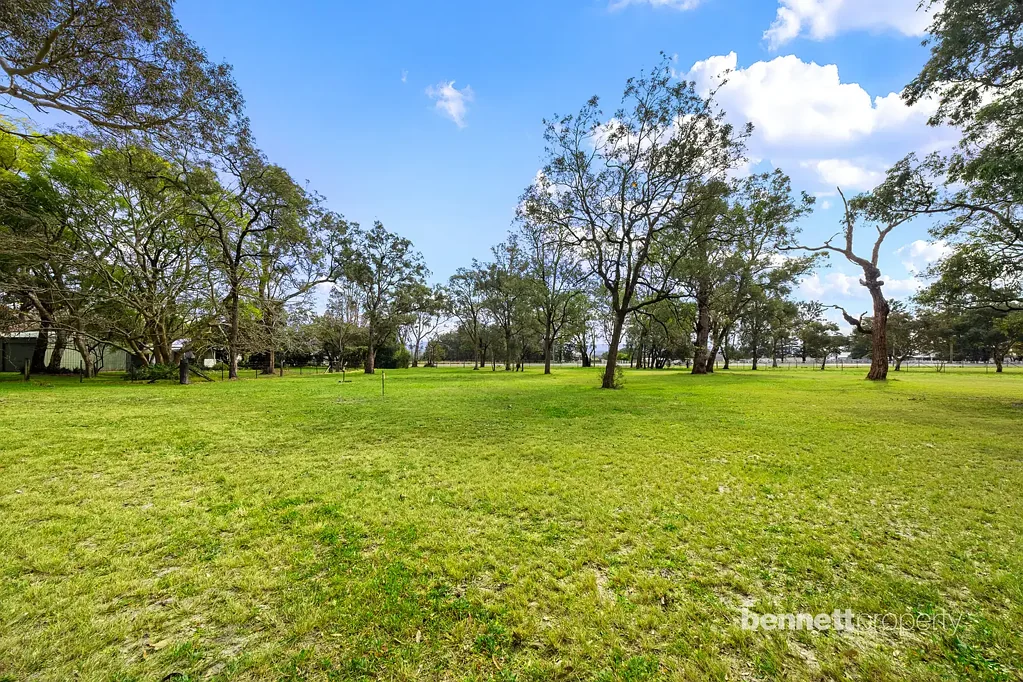 Agnes Banks 3Zimmer 5.75 LEVEL ACRES - COMFORTABLE COTTAGE - BUILD YOUR DREAM HOME!