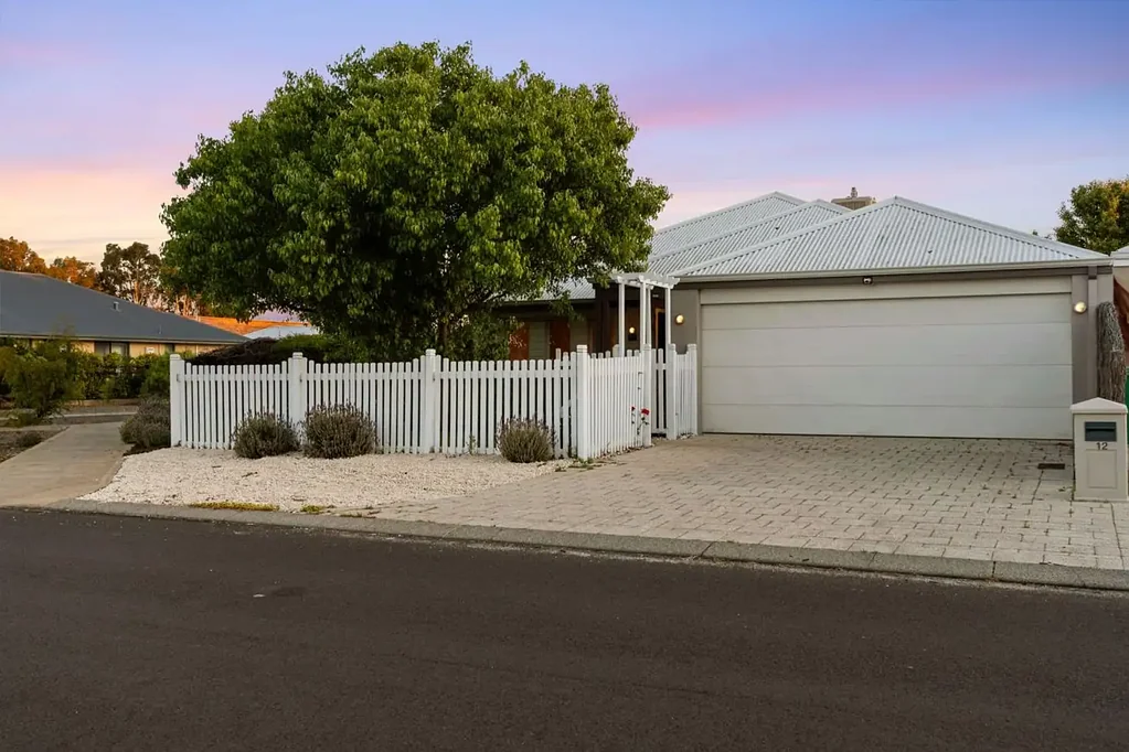 12 Matisse Way, Yalyalup, WA 6280