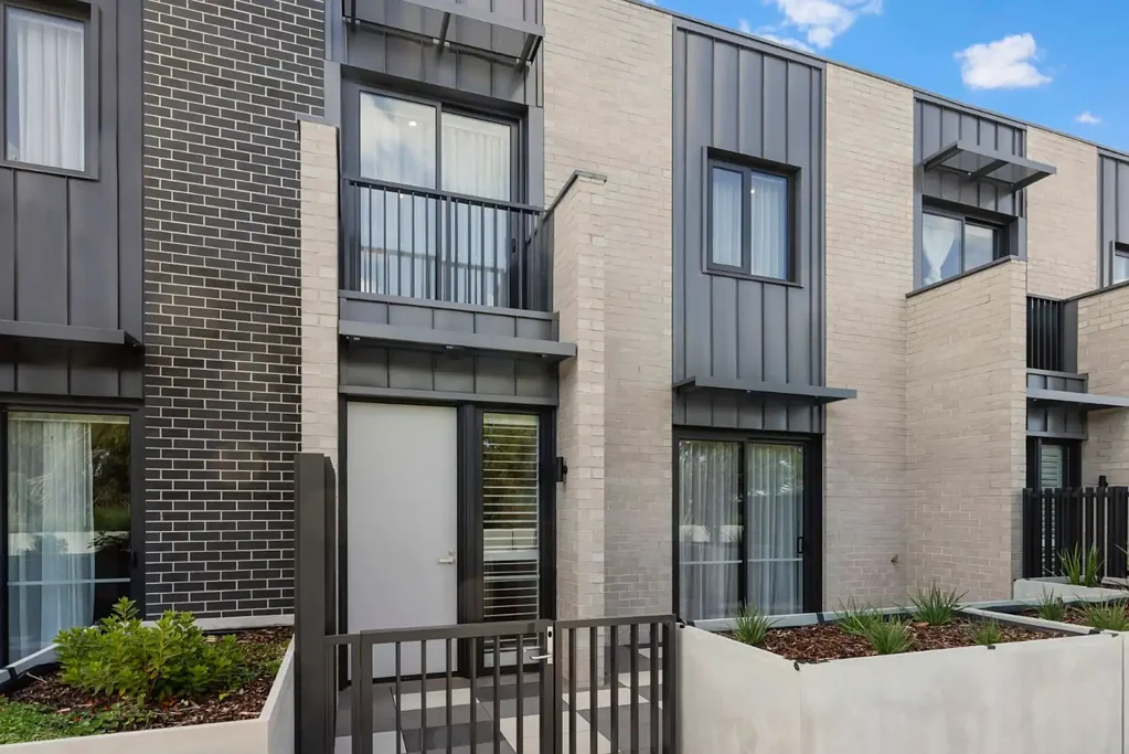 Keysborough 4 Bedroom 4 Bedroom Townhouse with 3 Car Garage Parking