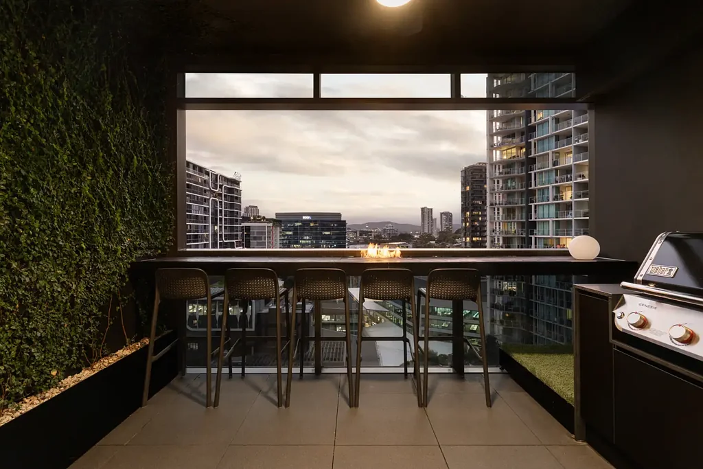 Newstead 2房 独一无二的住宅，坐拥无遮挡美景 A One-of-a-Kind Residence with Uninterrupted Views