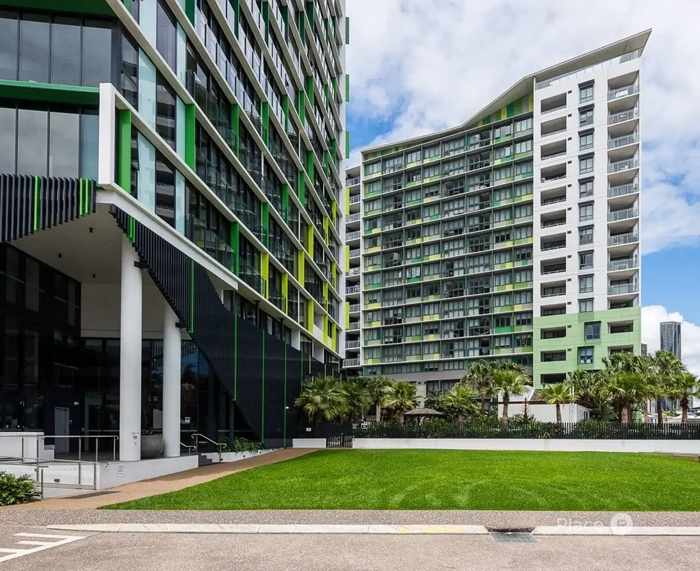Fortitude Valley 2ห้องนอน Elevated Inner-City Living with Expansive North-East Views