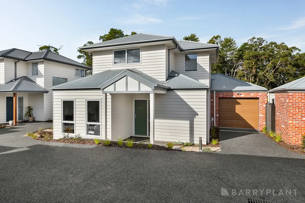 3/4 Westlands Road, Emerald, VIC 3782